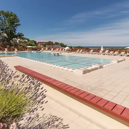 Pierre & Premium & Houlgate