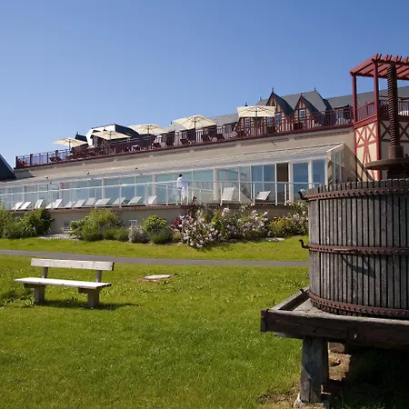 Pierre & Premium & 4*