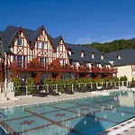 Pierre & Premium & Lägenhetshotell 4*