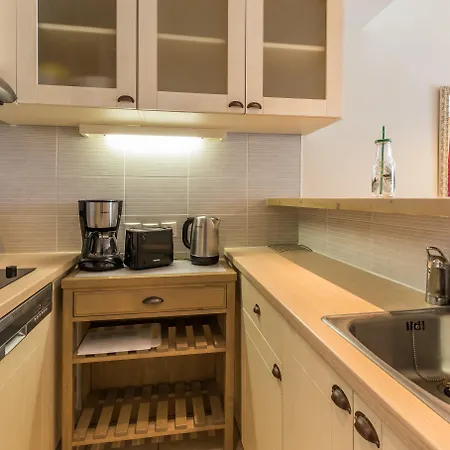 Pierre & Premium & 4*