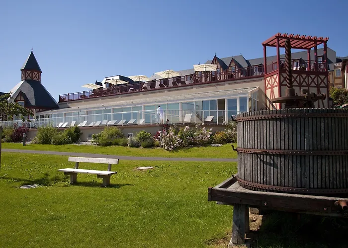 Pierre & Premium & 4*